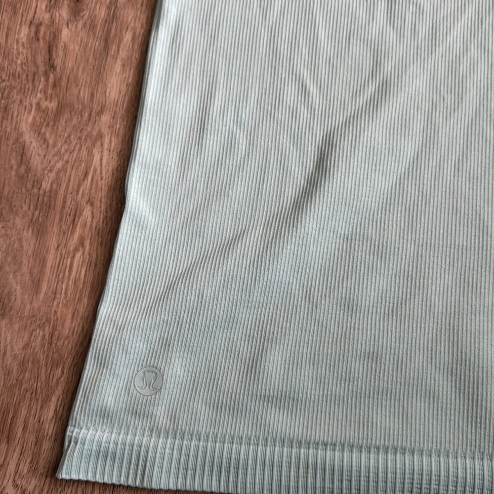 Lululemon - Picture 2 of 4